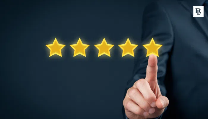 finger pointing to 5 star review